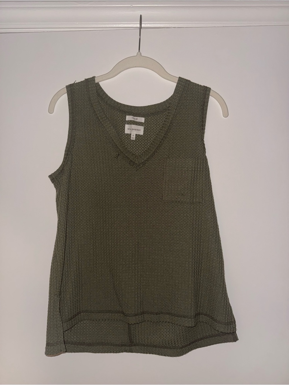 Blu Pepper Women’s Olive Green Waffle Knit Pocketed Sleeveless Tank Top Size S